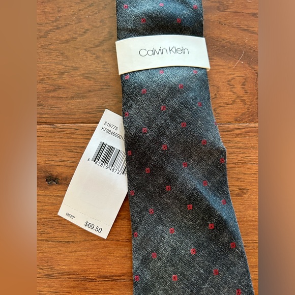 Calvin Klein necktie. NWT. - Picture 2 of 2